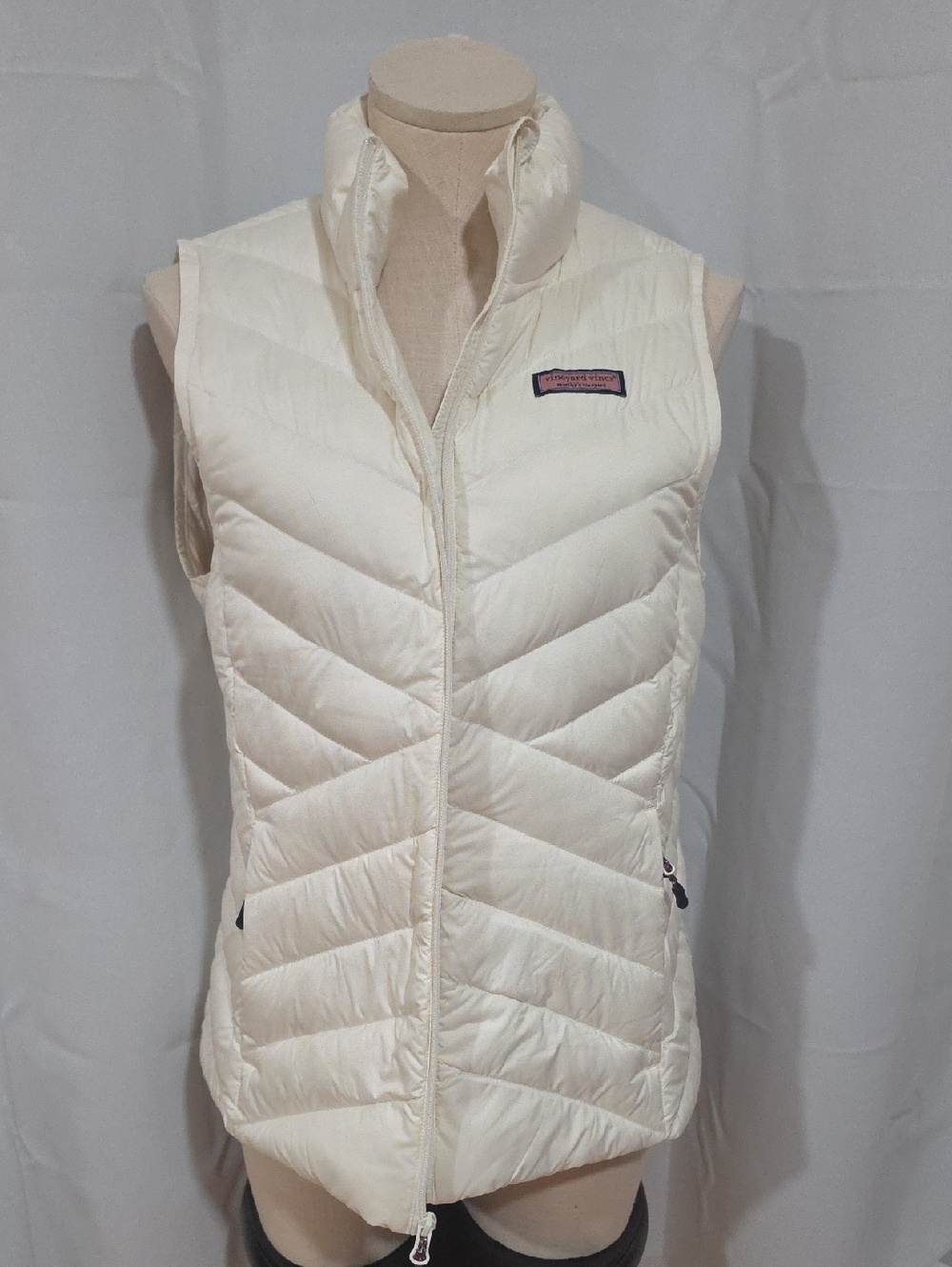 Vineyard Vines Women's Quilted Down Vest in Cream